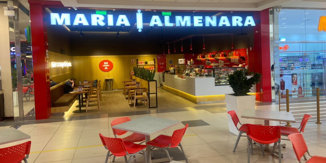 Pastelería María Almenara inaugura su local número 20 en concurrido