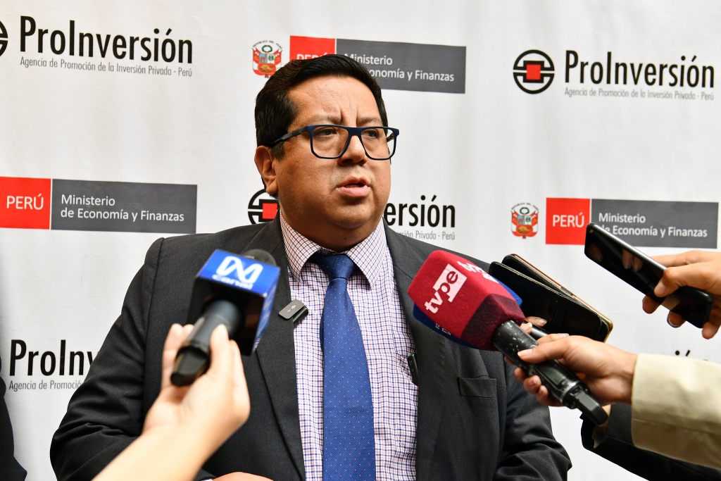 Mypes Peruanas Piden La Salida Del Ministro De Econom A Alex Contreras