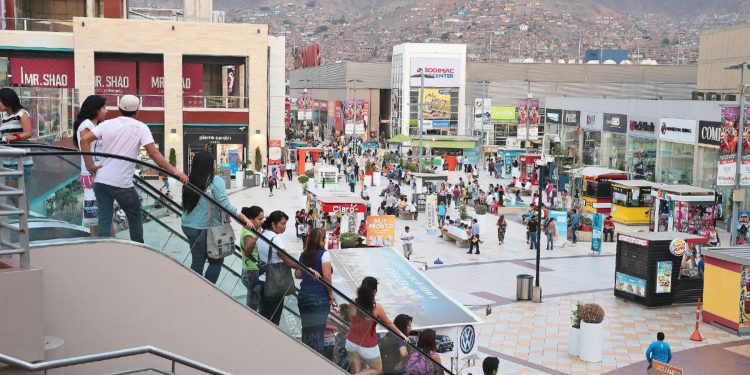 Visitas a malls se recuperan, pero aún no llegan a niveles prepandemia