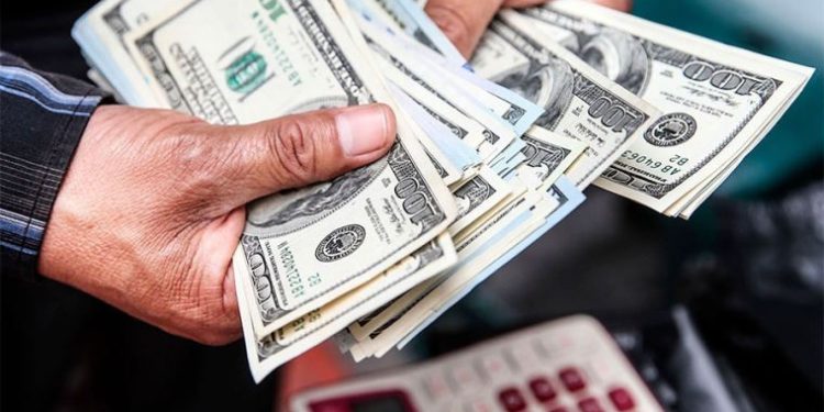 Dólar alcanzó este jueves su nivel más bajo en 32 meses: ¿Cómo cerró el tipo de cambio?