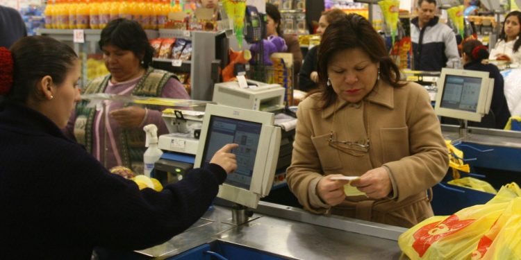 Supermercados acatan exonerar IGV a alimentos de la canasta básica