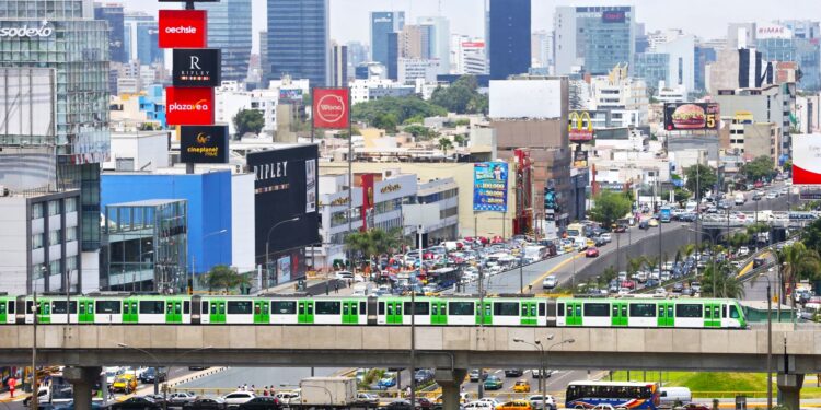 MEF retrocede y corrige proyección de crecimiento económico a 3,5% este 2025