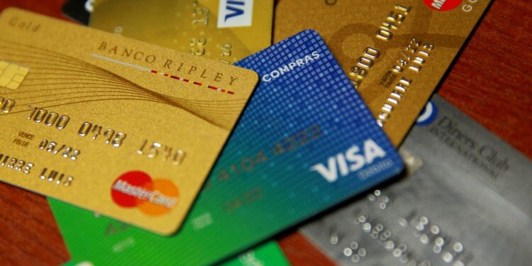Cinco bancos concentran el 89% de las tarjetas de crédito: ¿Cuál ofrece la tasa más alta?