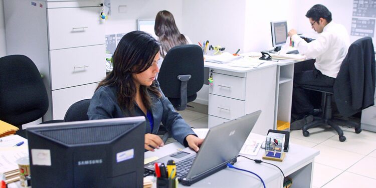 Empleo en Lima Metropolitana aumentó 4.8 % de mayo a julio: ¿Qué sectores lo impulsaron?