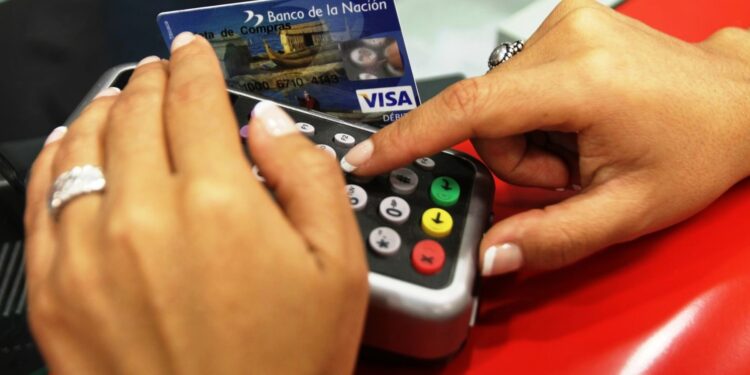 Eliminación del cobro por transferencias bancarias queda en suspenso hasta el próximo año