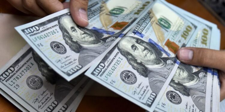 Dólar muestra ligera tendencia a la baja: ¿Cómo fluctuará en los próximos días?