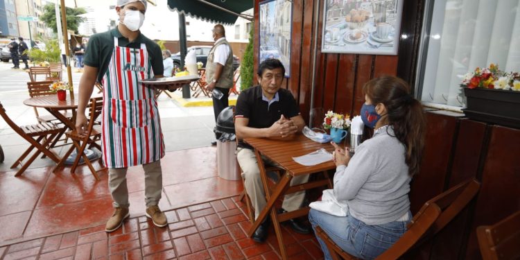 Comisión de Economía aprueba que sector turismo y restaurantes paguen solo 8% de IGV