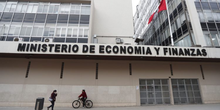 MEF: Perú realiza recompra e intercambio de bonos más grande de su historia