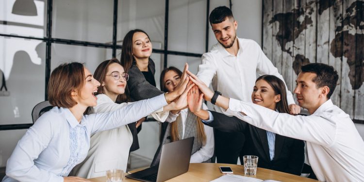 Empresas peruanas encabezan con un 89.2% el compromiso laboral en Latinoamérica