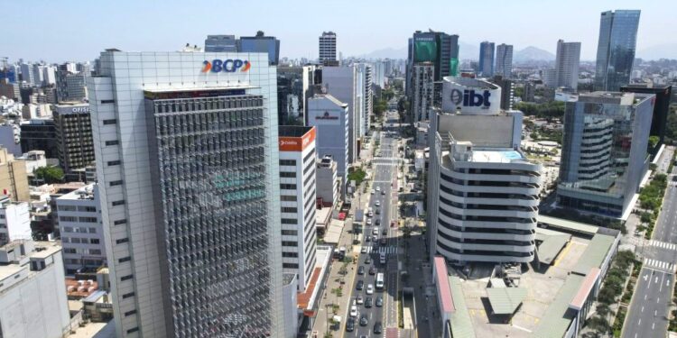 BCP proyecta crecimiento sólido de la economía peruana en 2026, pero con inflación al alza