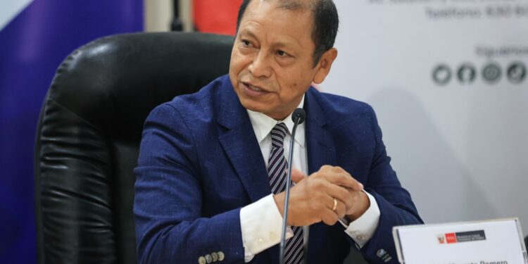 Ministro de Trabajo confirma aumento del sueldo mínimo: “Va a ser antes de que acabe el año”