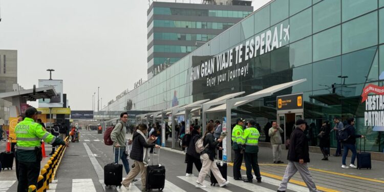 Defensoría del Pueblo pide al MTC mantener ingreso a aeropuerto Jorge Chávez por la Av. Faucett