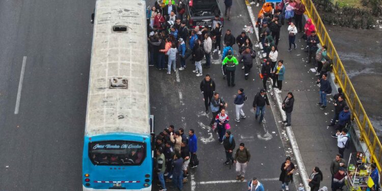 Transportistas anuncian paro de 24 horas este jueves y alertan sobre posible extensión indefinida