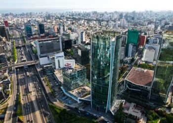 BVL: utilidades de grandes empresas suben 45% en 2026:¿cómo impacta en los trabajadores?