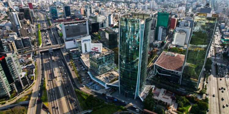 BCP: economía peruana entrará a la fase intermedia del ciclo económico este 2025