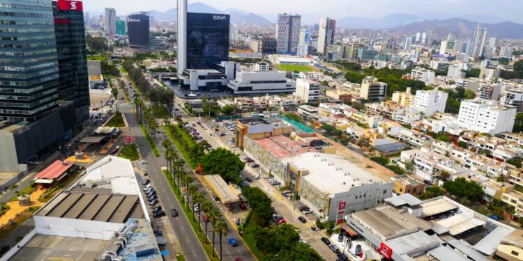 INEI: Economía peruana se desaceleró y creció 3.41% en julio, ¿qué sectores destacaron?