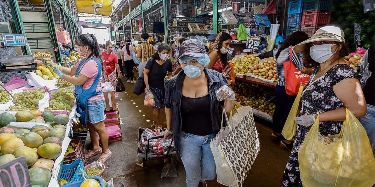 Uno de cada tres limeños no puede cubrir la canasta familiar