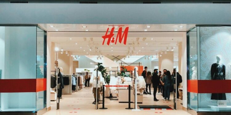 En números rojos: Acciones de H&M se desploman tras fuerte caída en ventas de junio