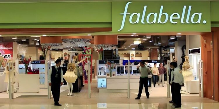 Falabella cae un 14% en bolsa tras cambio en la presidencia y alza de combustibles
