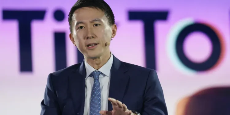 CEO de TikTok llega a Perú para el APEC CEO Summit 2024: ¿Qué temas clave abordará?