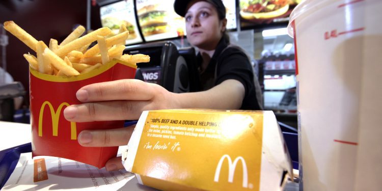 McDonald’s se suma a la ola global de despidos y anuncia recortes de empleo para 2023