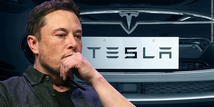 Fortuna de Elon Musk se reduce 5.4% por desplome en las acciones de Tesla