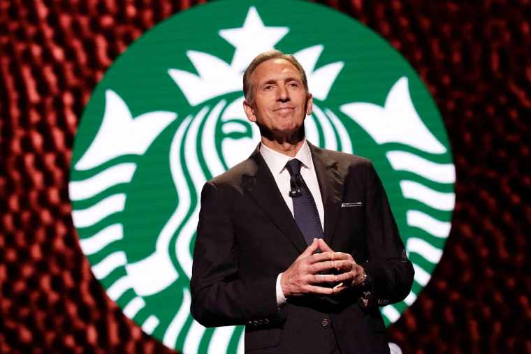 Fundador de Starbucks se retira de la junta directiva: exejecutiva de Alibaba lo reemplazará