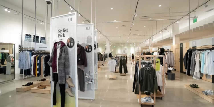 ¿Tiemblan H&M y Zara? Amazon inauguró su segunda tienda de ropa