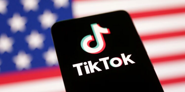 TikTok cambia de dueño en Estados Unidos por $14 mil millones, muy por debajo de su valor real