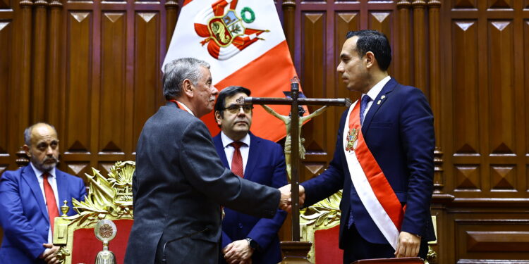 Perú tiene nuevo presidente: efectos económicos, incertidumbre del dólar y desafíos para la inversión