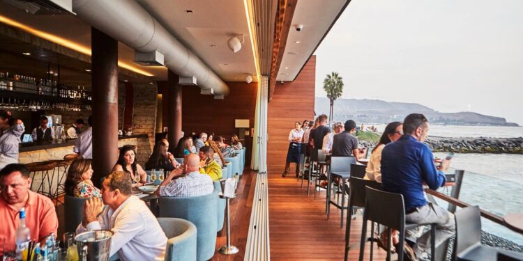 Comisión de Economía aprueba extender IGV de 8% a restaurantes y hoteles hasta el 2027