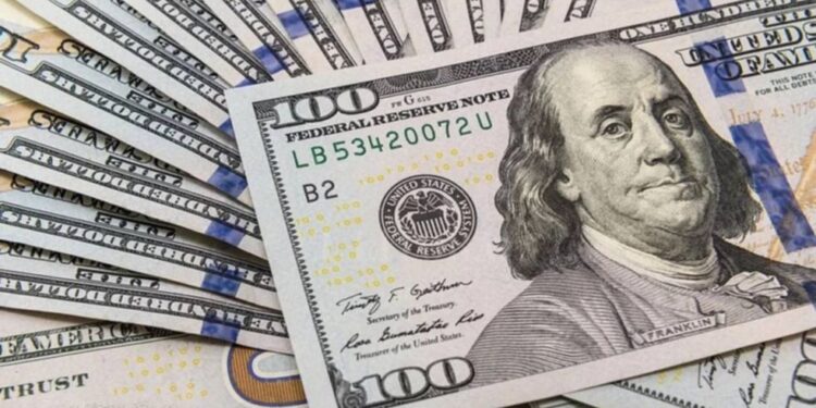 Dólar cerraría esta semana con tendencia a la baja en mercado local: ¿En cuánto cotizaría?
