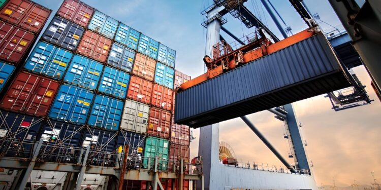 Exportaciones peruanas alcanzan US$ 23.438 millones y crecen 13,5% en tercer trimestre 2025