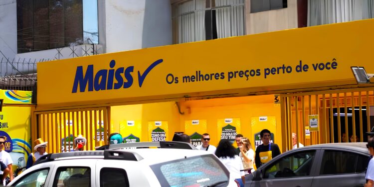 Tiendas Mass sorprendió al convertirse en “Maiss” por la final de la Copa Libertadores en Lima [VIDEO]