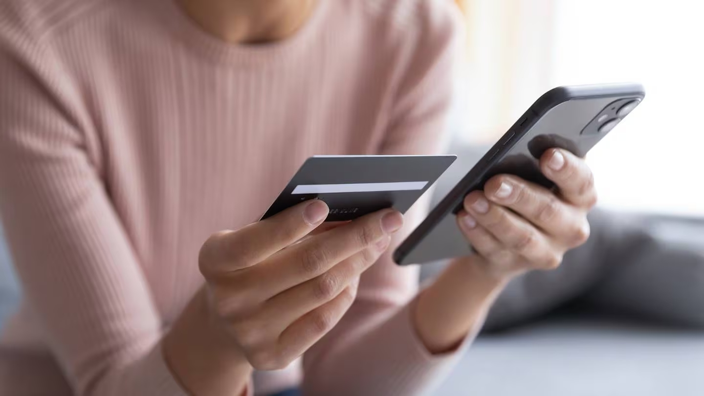 Congreso elimina comisión por transferencias entre bancos y pagos de tarjeta de crédito