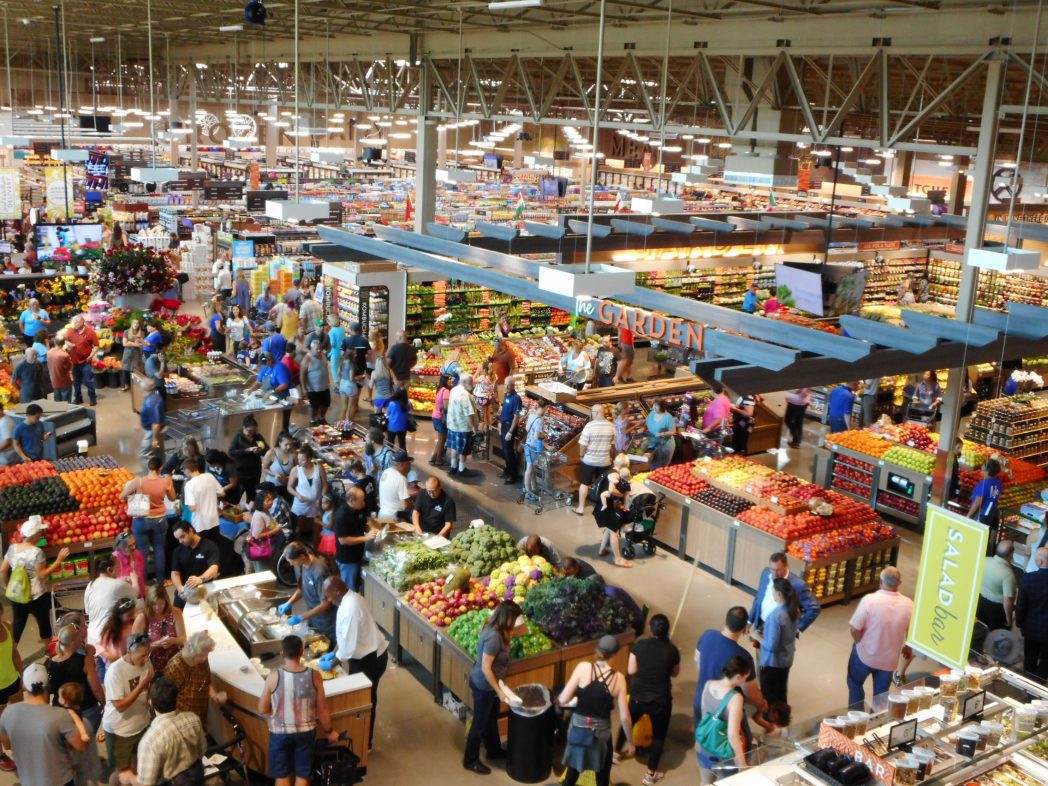 Segundo supermercado más grande de EE.UU. anuncia compra de rival y hacen temblar a Walmart