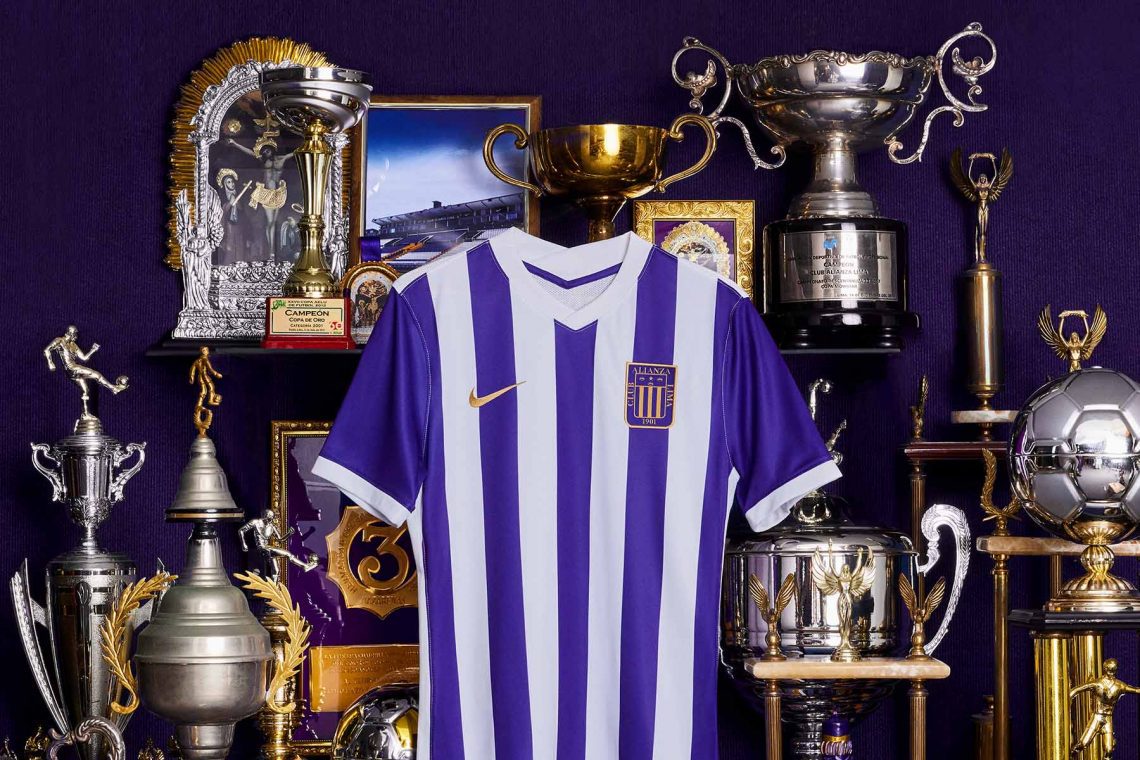 Alianza Lima presentó su camiseta morada de la marca Nike