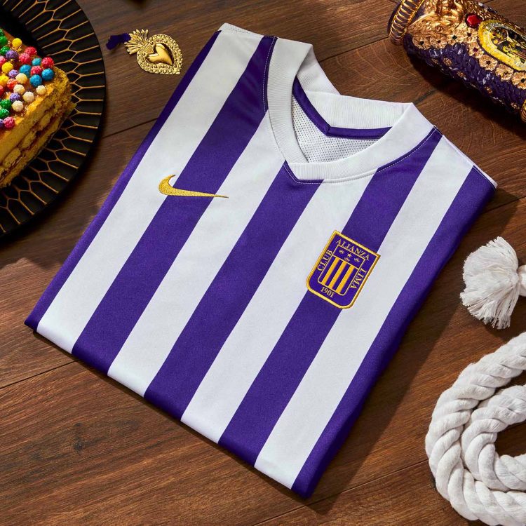 Alianza Lima presentó su camiseta morada de la marca Nike