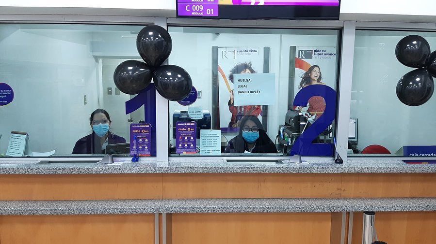 Trabajadores de Banco Ripley en huelga por mejores condiciones laborales