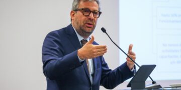 Piero Corvetto minimiza retrasos en material electoral ante el Congreso: “Hubo un error puntual”