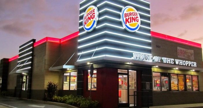 Burger King At Night 702x450 1 702x375 