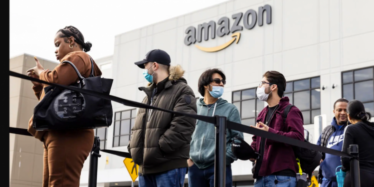 Trabajadores de Amazon formarán su primer sindicato en Nueva York