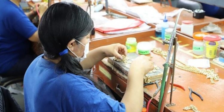 Exportaciones peruanas generaron más de 712 mil empleos en el primer bimestre
