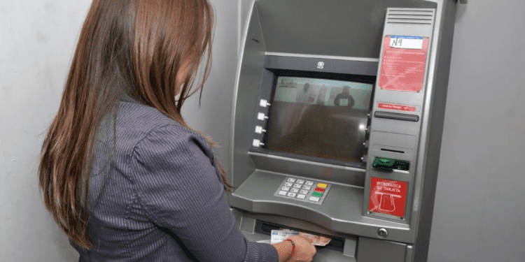 ¿Qué hacer si un cajero automático me entrega un billete roto, falso o un monto menor al que solicité?
