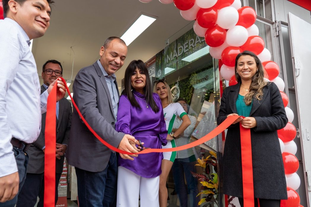 Cerámica San Lorenzo abre tienda tecnológica con simulador virtual de acabados