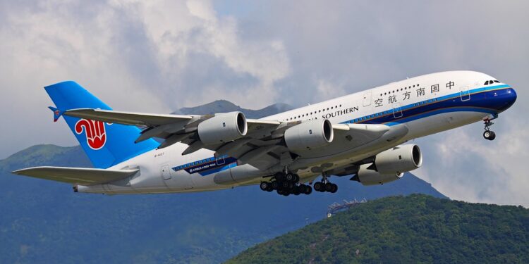 Gobierno peruano en conversaciones para traer aerolíneas chinas y potenciar el turismo