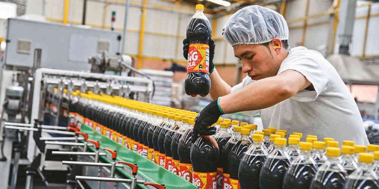 Grupo AJE impulsa su alcance global: sponsor oficial de la Bicolor y diversificación en alimentos y hogar