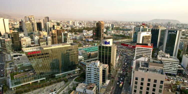 MEF: Economía peruana mantendrá dinamismo y crecerá 3.2% durante el 2026