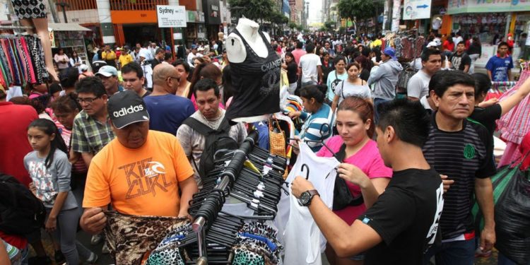 Comercio ambulatorio en Gamarra genera pérdida de S/ 1500 millones en ingresos fiscales para el Estado