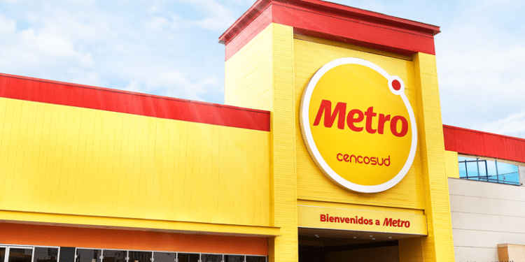 Frustran robo en local de supermercado Metro y capturan a dos delincuentes